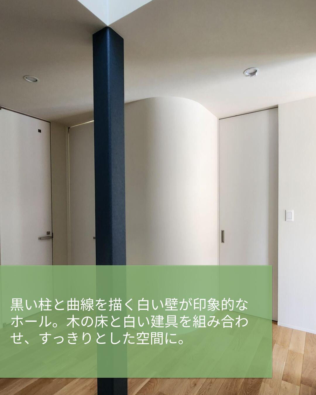 吹き抜けと大開口、対面キッチンを取り入れた、明るく開放的な住